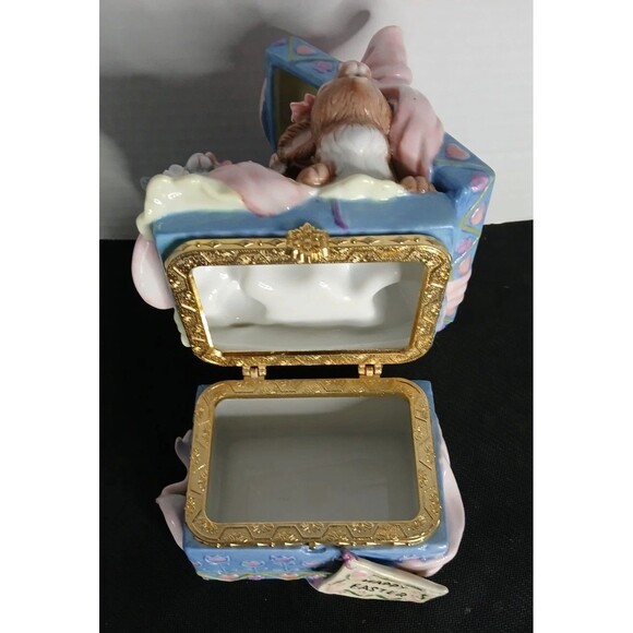 Happy Easter Three Bunnies in Box Porcelain Hinged Trinket Box 6 1/2" - Picture 4 of 4